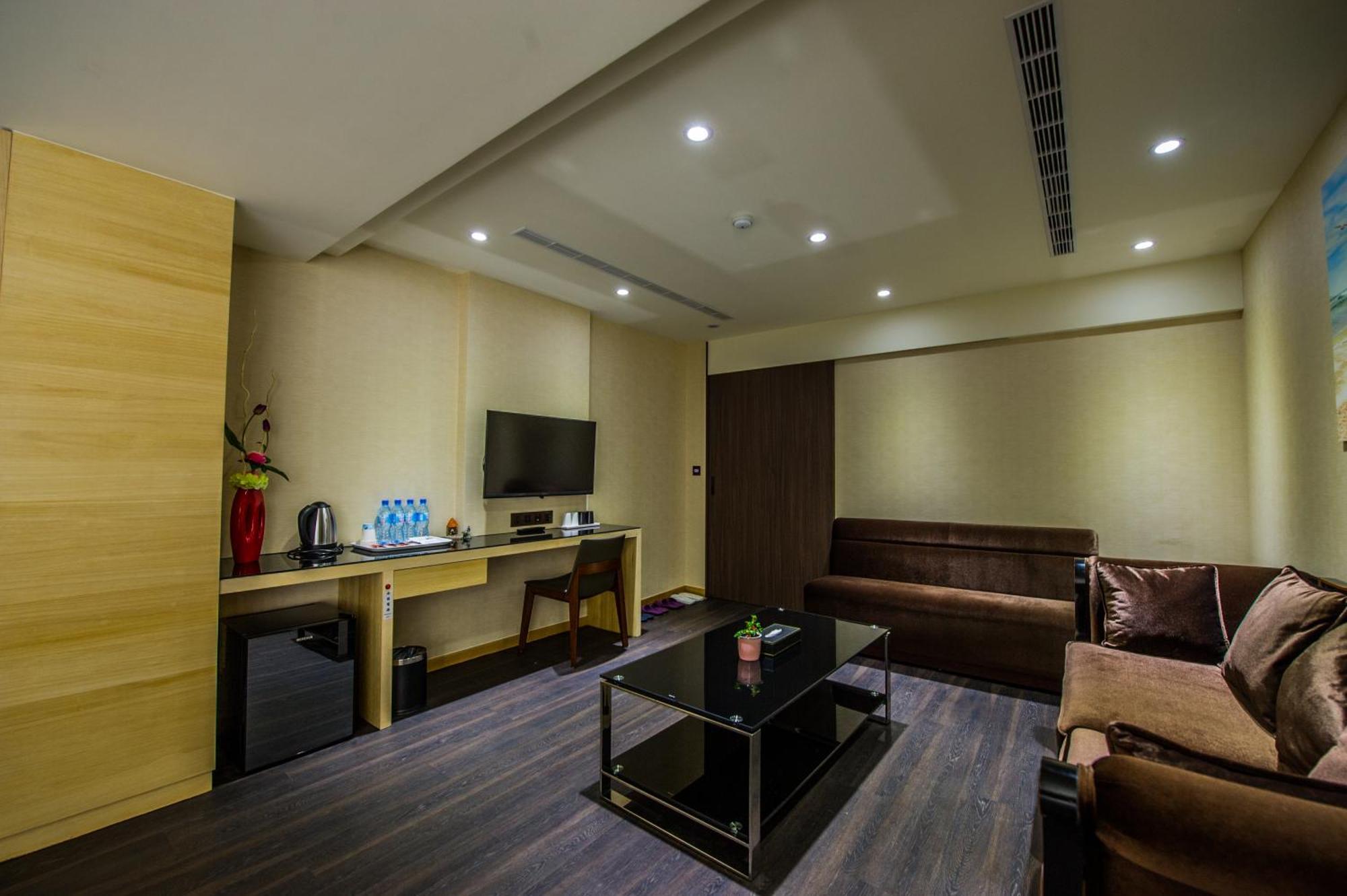 Red Hotel Yuanlin Luaran gambar